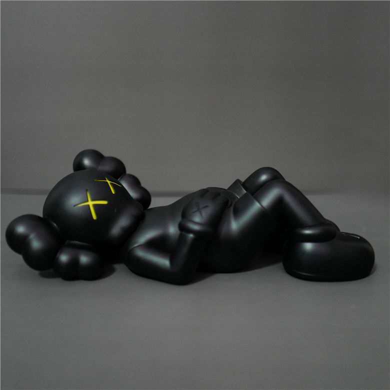 Kaws 24x11x6cm m  (4)